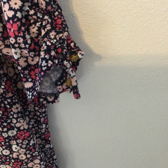 Michael Kors Pink and Blue SS Chic Top Emblems On Sleeves Size M - Picture 4 of 7